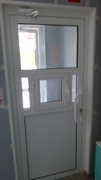Дверь алюминиевая