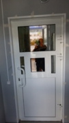 Дверь алюминиевая